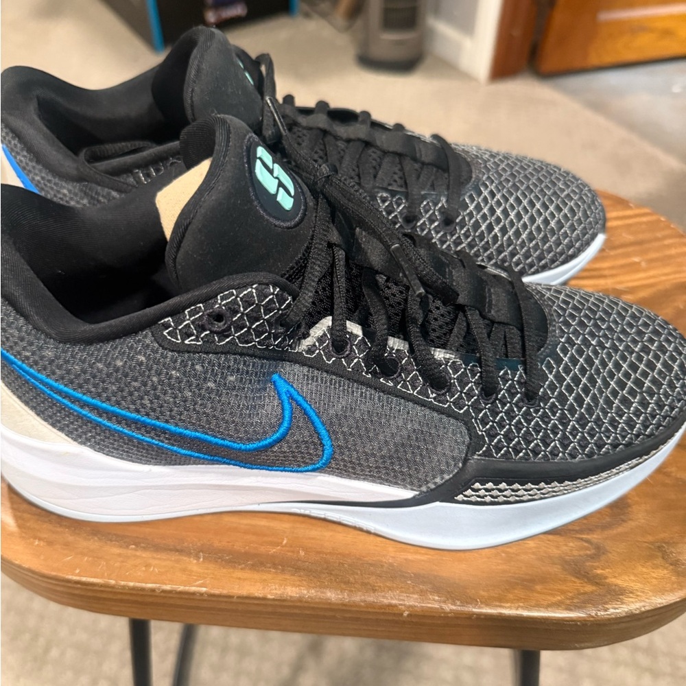 Nike Men's Gray and Blue Sneakers basketball ball